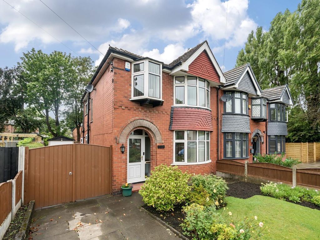 3 bed semidetached house for sale in Victoria Road, Salford M6, £