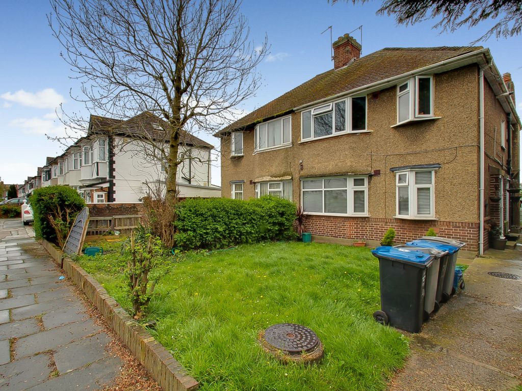 2 bed for sale in Priory Close, Wembley HA0, £330,000 Zoopla