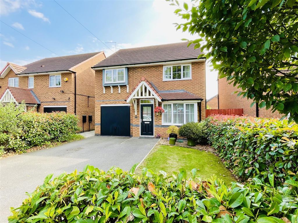 4 bed detached house for sale in Winnington Avenue, Winnington Village