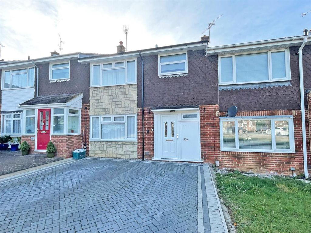 3 bed terraced house for sale in Waveney Drive, Springfield, Chelmsford