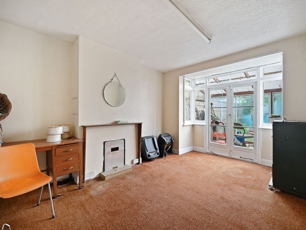 3 bed terraced house for sale in Matlock Crescent, Cheam SM3, £500,000