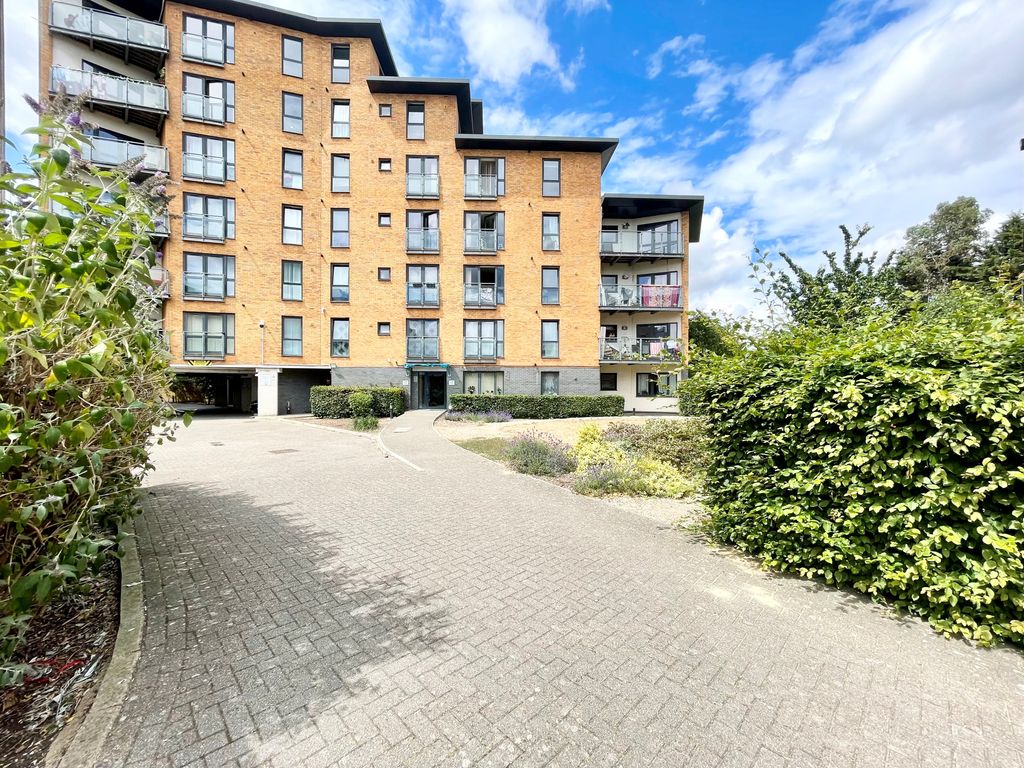 1 bed flat to rent in Gateway Court, Parham Drive, Gants Hill IG2 Zoopla