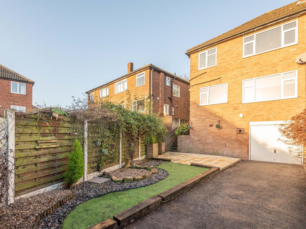 3 bed semidetached house for sale in Aberford Road, Woodlesford, Leeds