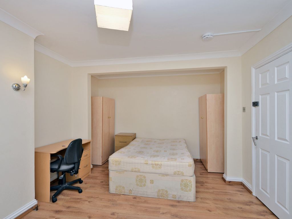 Room to rent in Frimley Road, Camberley GU15 Zoopla