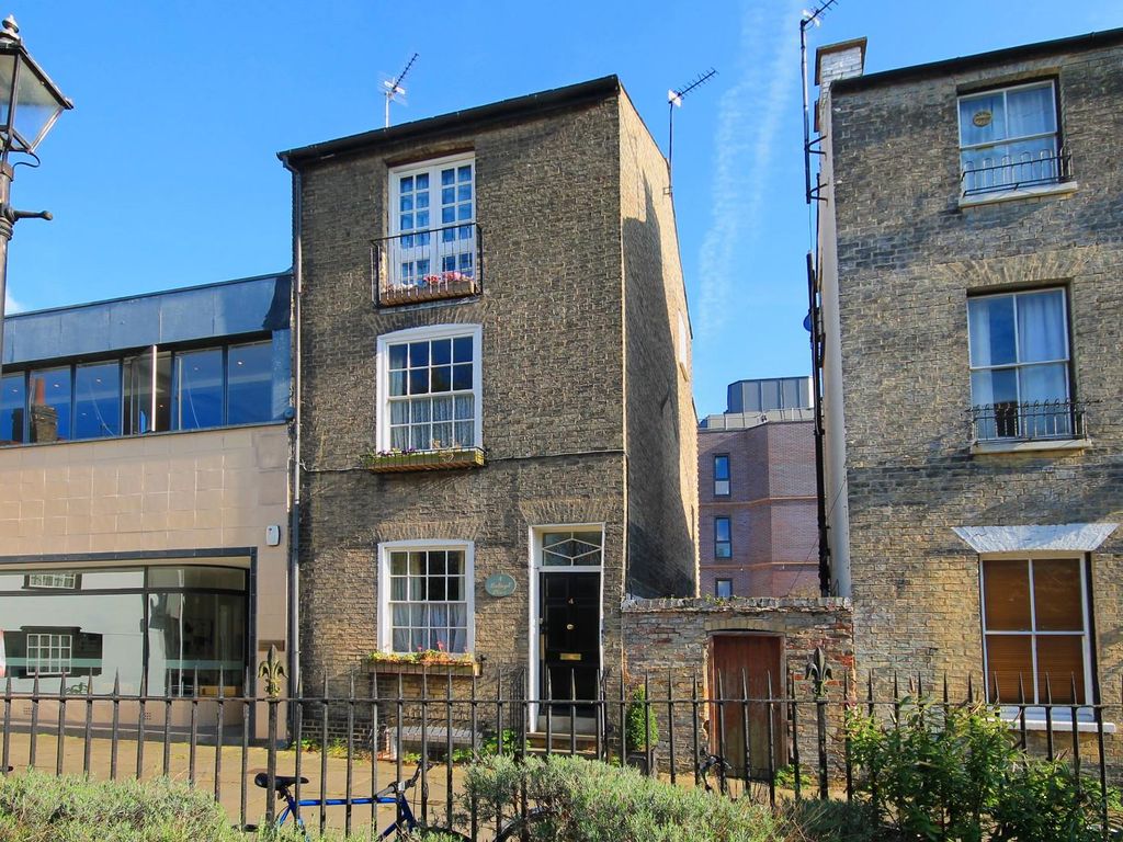 3 bed semidetached house for sale in Portugal Place, Cambridge CB5