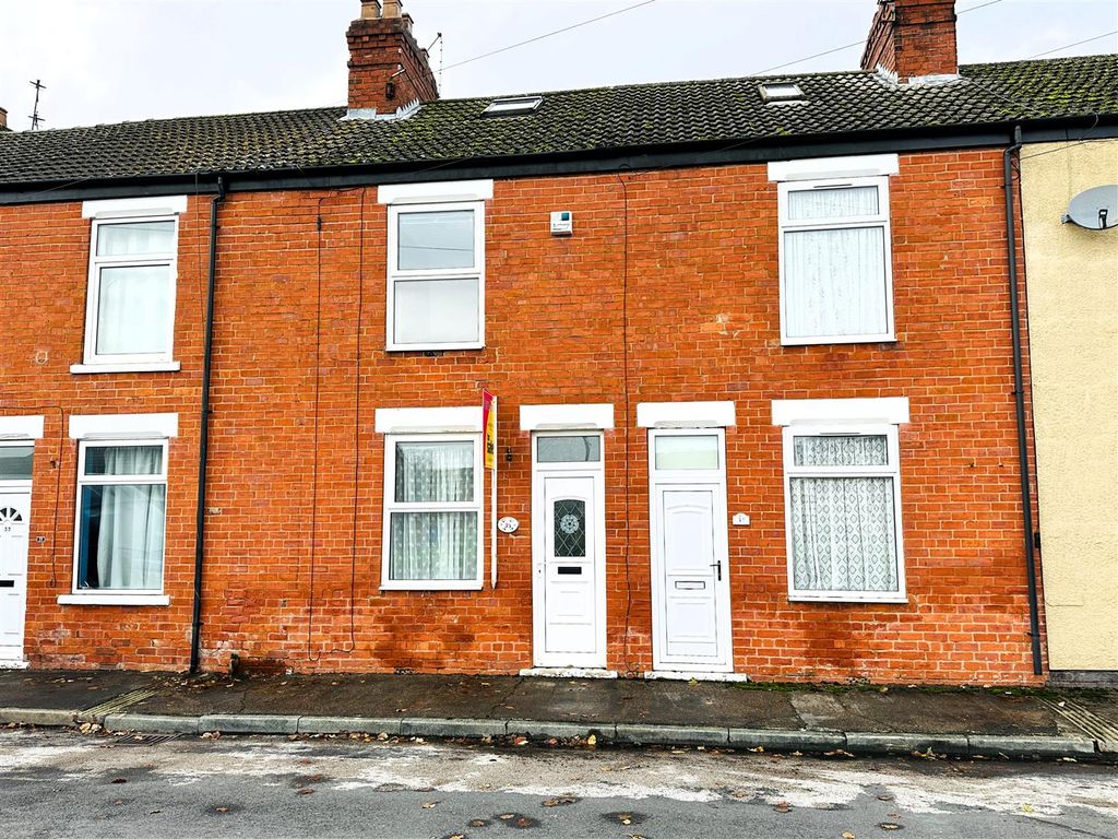 2 bed terraced house for sale in Humber Street, Goole DN14, £80,000