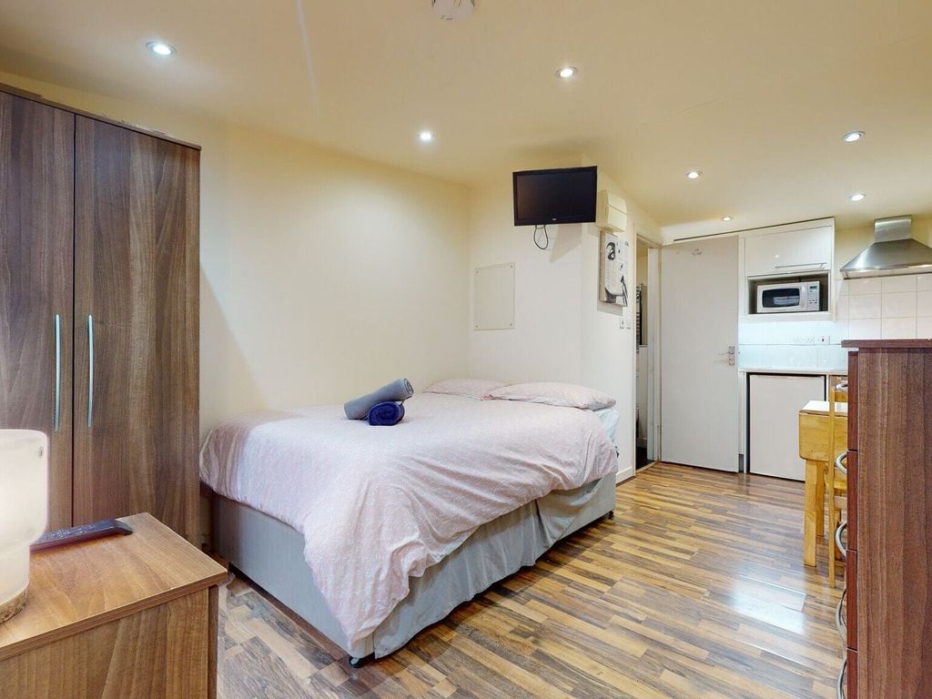 Studio to rent in Chatsworth Road, Mapesbury, London NW2 Zoopla