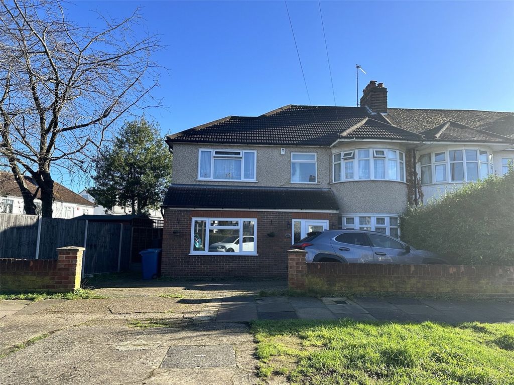 4 bed semidetached house to rent in Cannon Lane, Pinner, Middlesex HA5