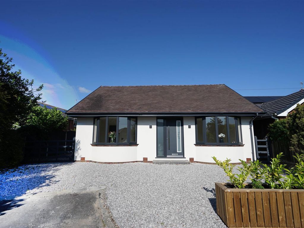 3 bed detached bungalow for sale in Levens Drive, Clayton Le Woods