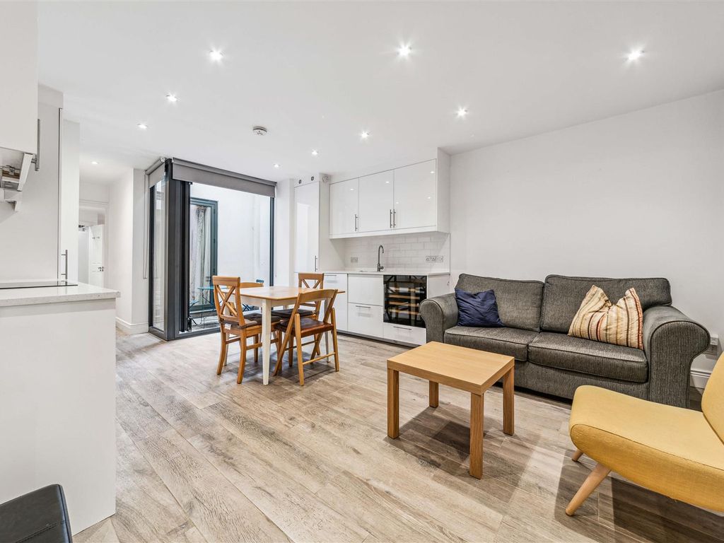 2 bed flat to rent in Endlesham Road, London SW12, £2,396 pcm Zoopla