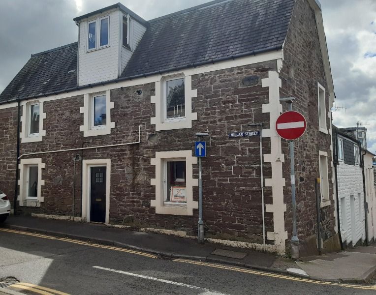 2 bed flat to rent in Millar Street, Crieff, Perthshire PH7, £575 pcm