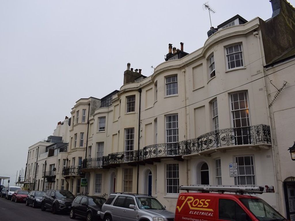 2 bed flat to rent in West Buildings, Worthing, West Sussex, 3Bs. BN11