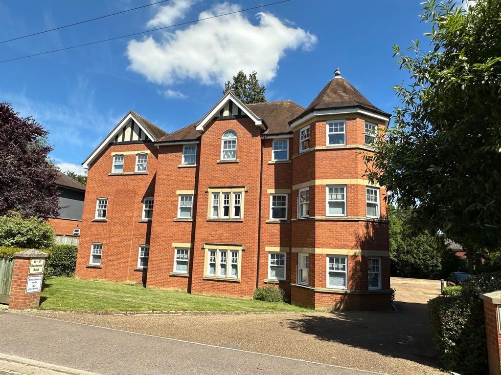 2 bed flat for sale in Dashwood Road, Banbury OX16, £225,000 Zoopla