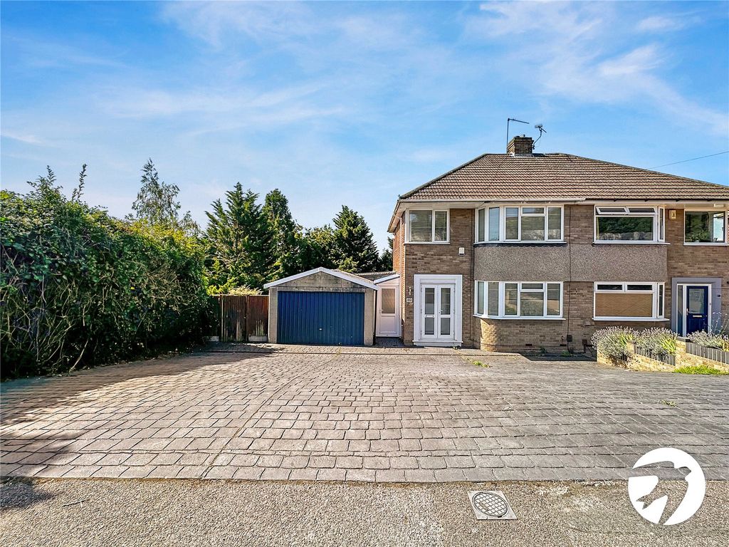 3 bed semidetached house for sale in Commissioners Road, Strood