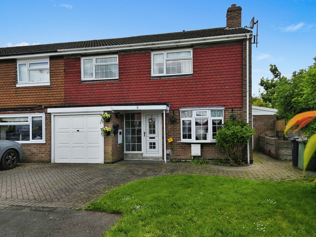 4 bed semidetached house for sale in Hazel Grove, Moira, Swadlincote