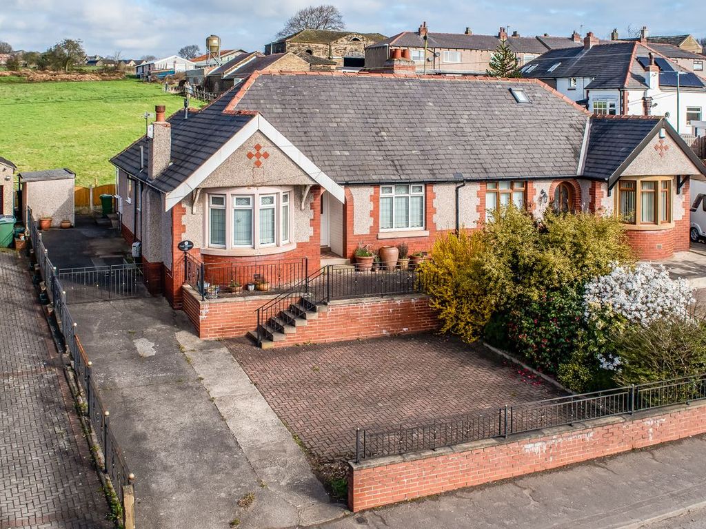 2 bed bungalow for sale in Whitehall Road East, Birkenshaw, Bradford
