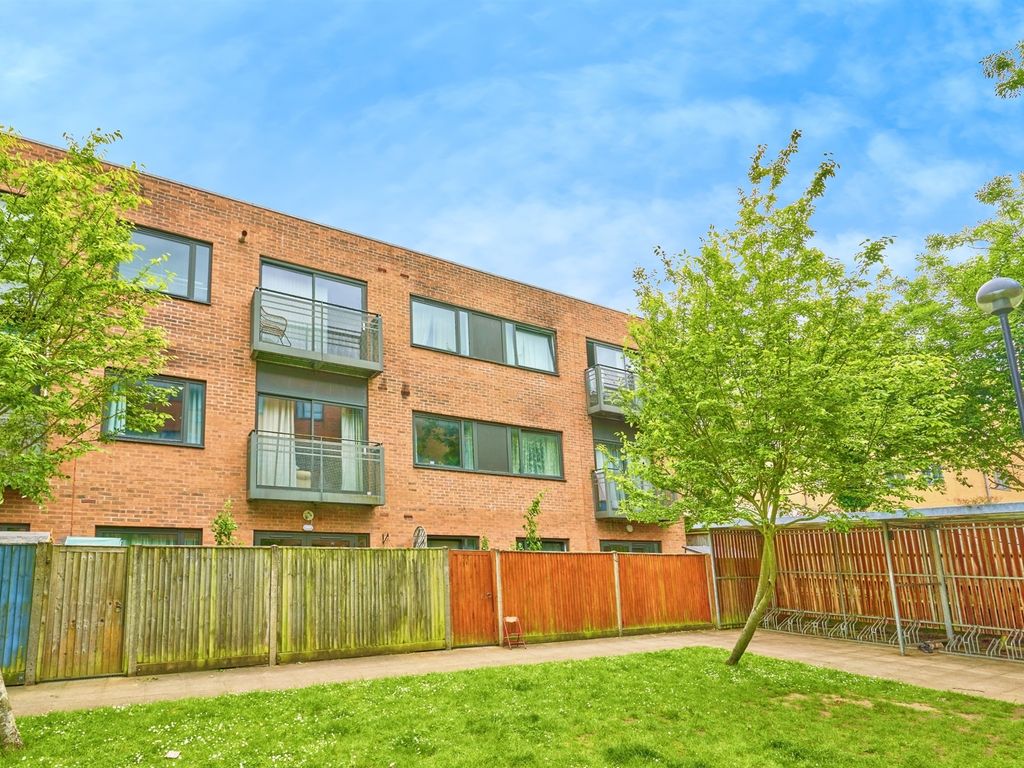 2 bed flat for sale in Elmgrove Road, HarrowOnTheHill, Harrow HA1, £