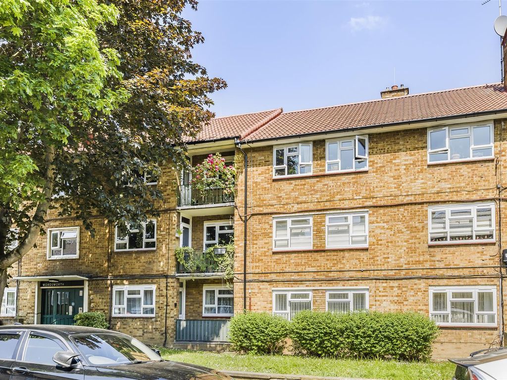 2 bed flat to rent in Wordsworth House, Sydney Road, Hornsey N8, £1,750