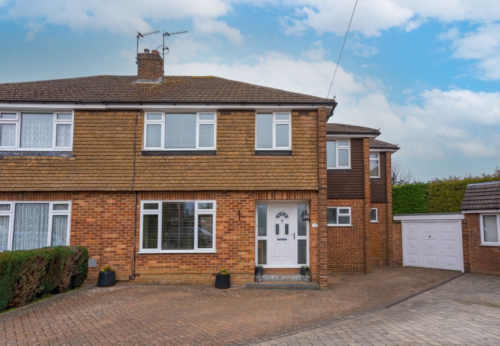 4 bed semidetached house for sale in Westwood Close, Little Chalfont