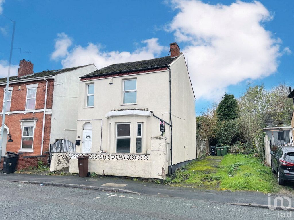 4 bed semidetached house for sale in Newhampton Road West