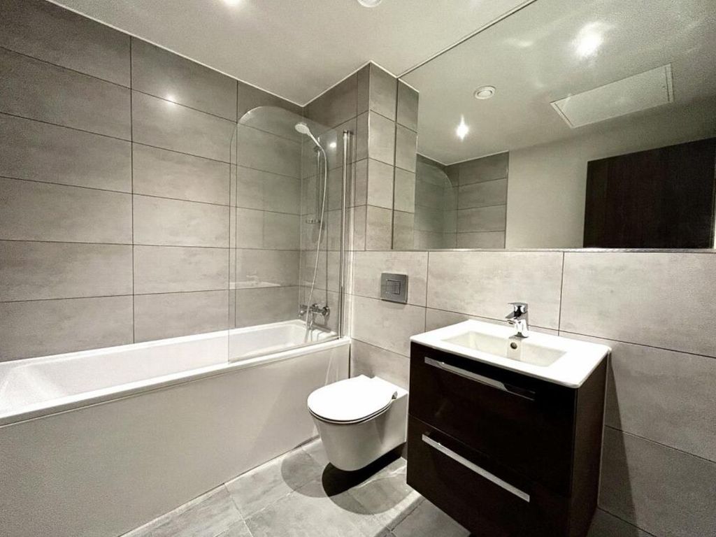 1 bed flat to rent in One Thames Valley, Wokingham Road, Bracknell RG42