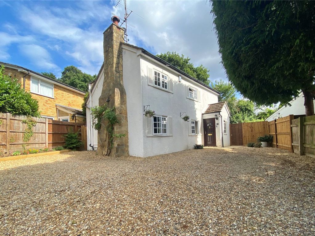 4 bed detached house for sale in Aldershot Road, Church Crookham, Fleet