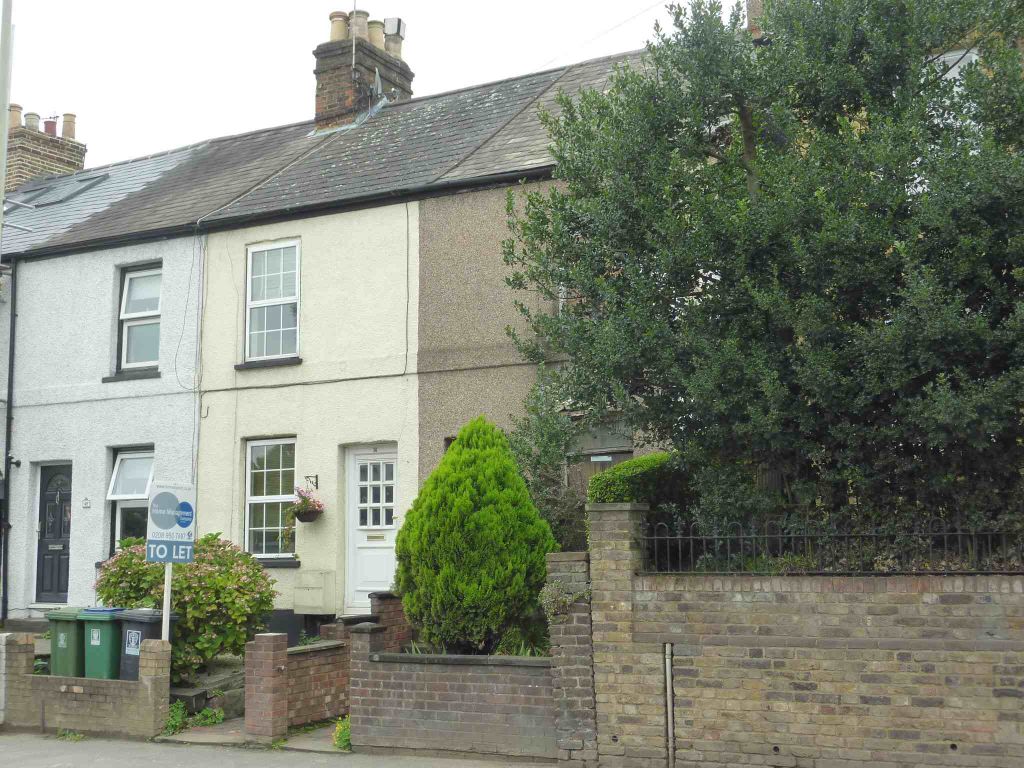 2 bed terraced house to rent in Pinner Road, Watford WD19, £1,700 pcm