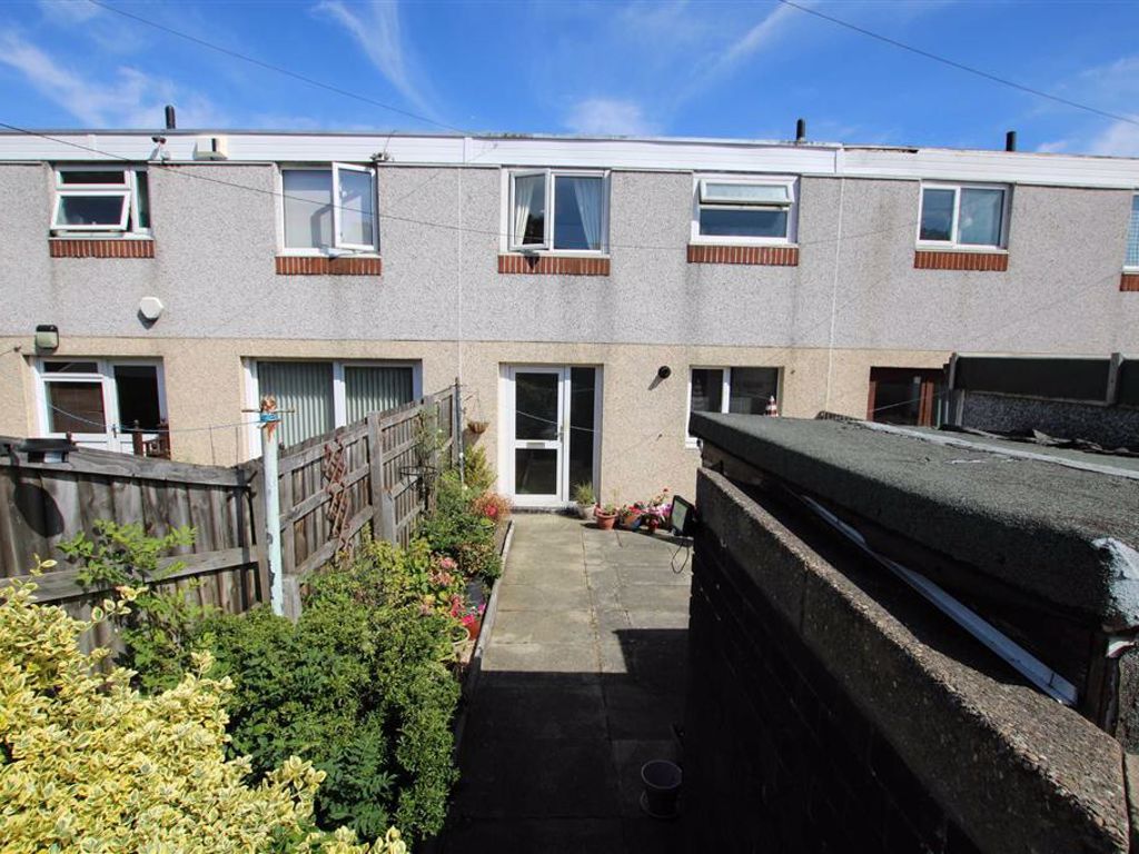 2 bed town house for sale in Stonecliffe Green, Old Farnley, Leeds