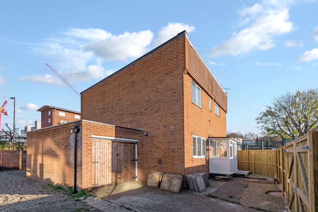 3-bed-detached-house-to-rent-in-gomm-road-london-se16-zoopla