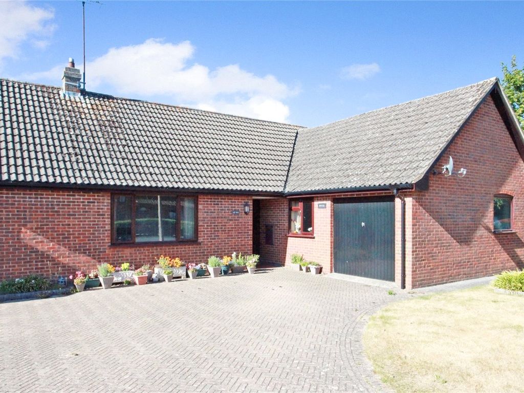 3 bed bungalow for sale in Kempsfield, Devizes, Wiltshire SN10 Zoopla