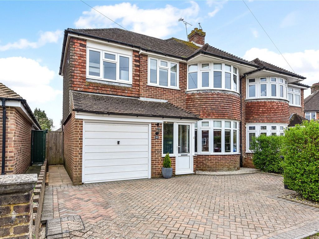 4 bed semidetached house for sale in Willowbed Drive, Chichester PO19