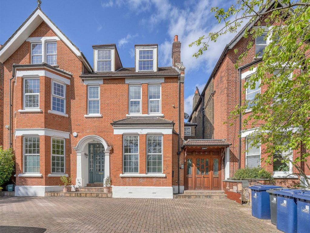 2 bed flat for sale in Woodville Gardens, Ealing W5, £750,000 Zoopla