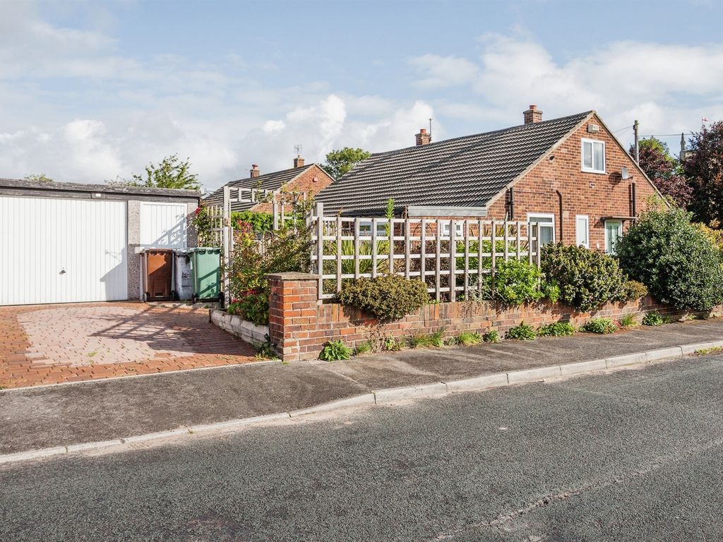 1 bed bungalow for sale in Kennedy Close, Dewsbury WF12, £190,000 Zoopla