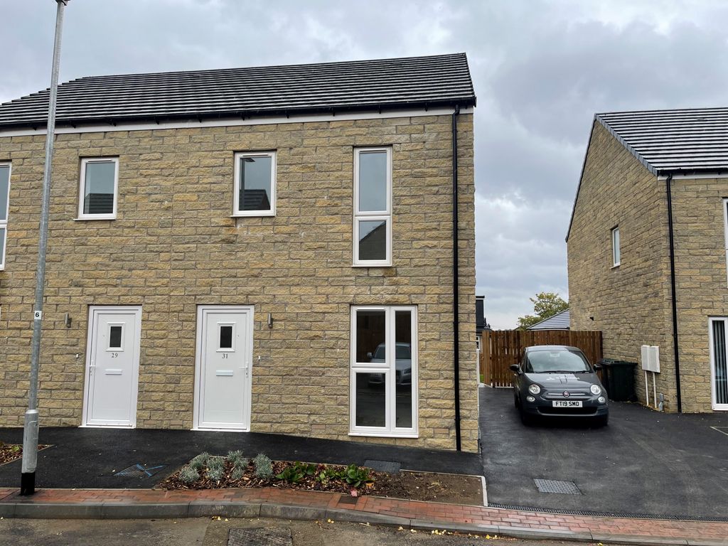 3 bed semidetached house for sale in Ronan Way, Bradford BD9, £50,000