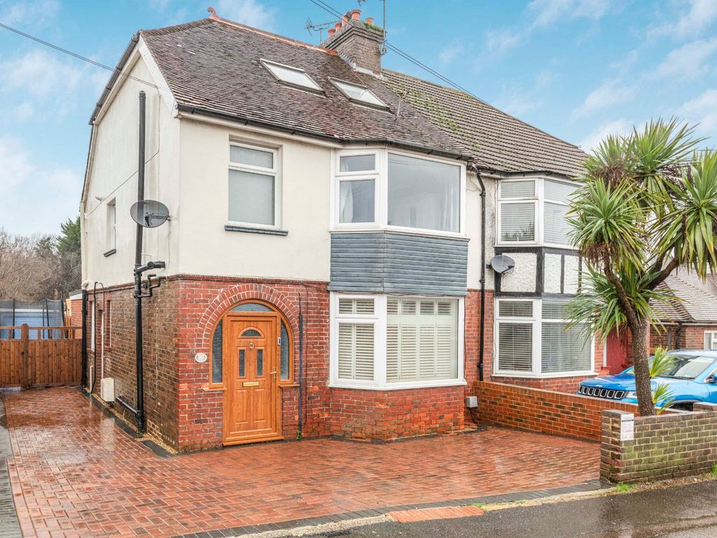 4 bed semidetached house for sale in Junction Road, Burgess Hill, West