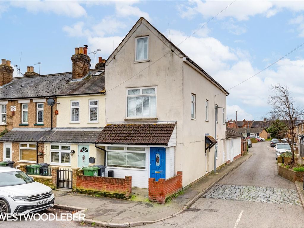 2 bed flat for sale in Old Highway, Hoddesdon EN11, £250,000 Zoopla