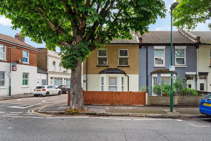 2 bed end terrace house for sale in Lind Road, Sutton SM1, £400,000