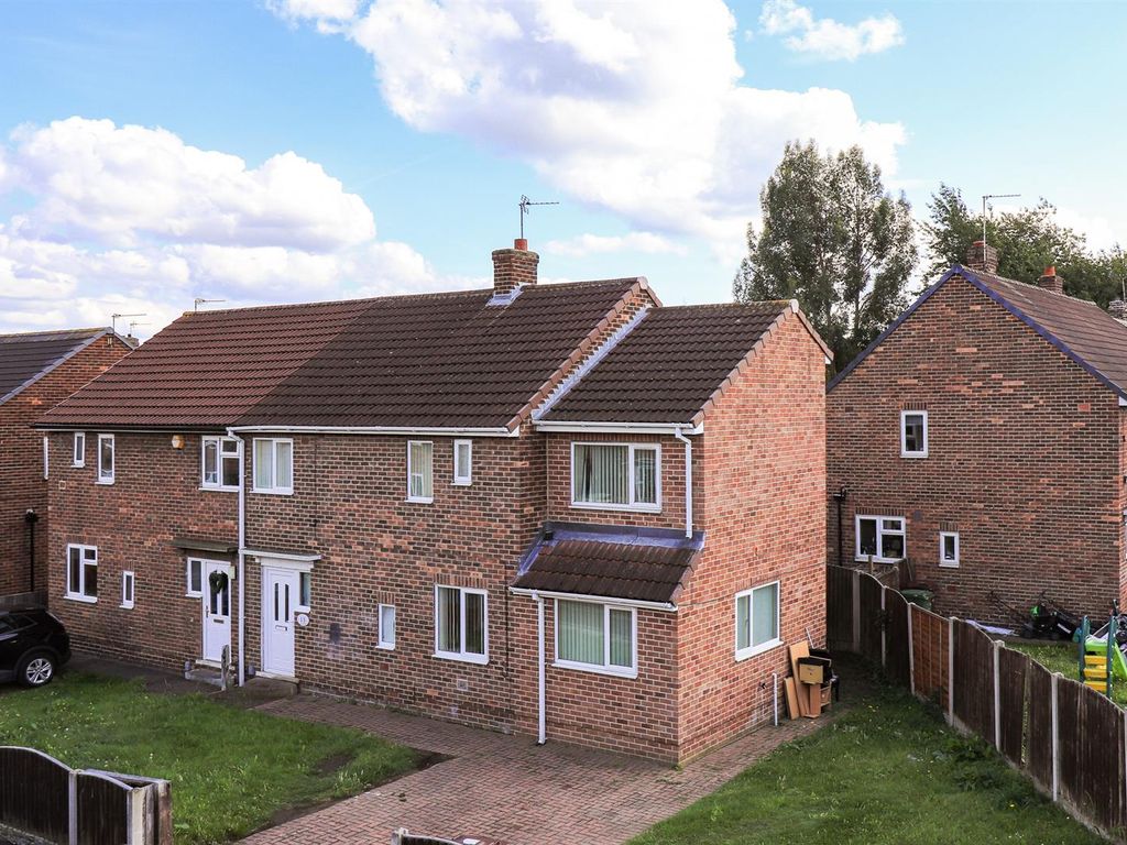 4 bed semidetached house for sale in Jubilee Avenue, Normanton WF6, £