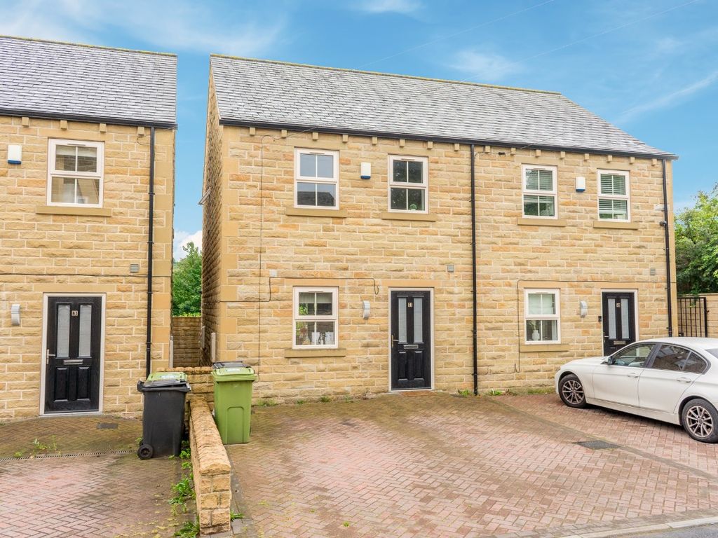 3 bed semidetached house for sale in Willow Close, Soothill, Batley