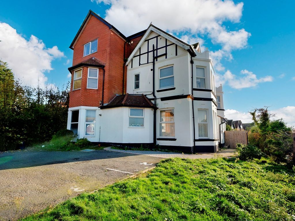2 bed flat for sale in Fairmount Road, BexhillOnSea TN40 Zoopla