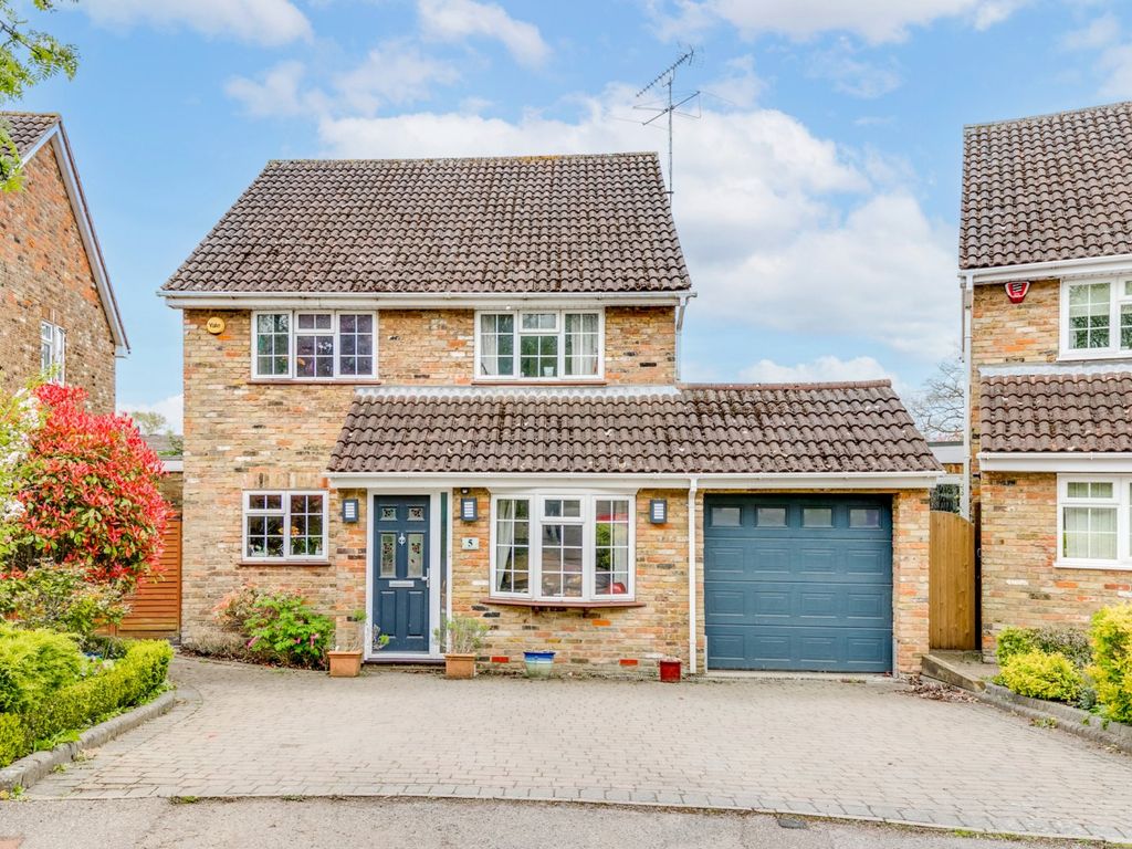 4 bed detached house for sale in Meadow Close, Datchworth, Hertfordshire SG3 Zoopla