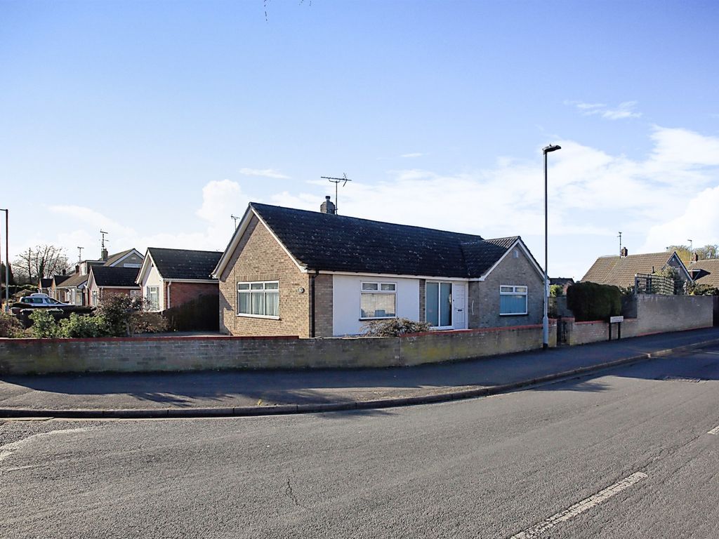 2 bed detached bungalow for sale in Gunthorpe Road, Peterborough PE4, £