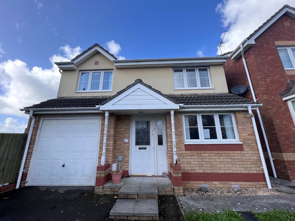 4 bed detached house for sale in Clos Henblas, Bridgend CF31, £300,000