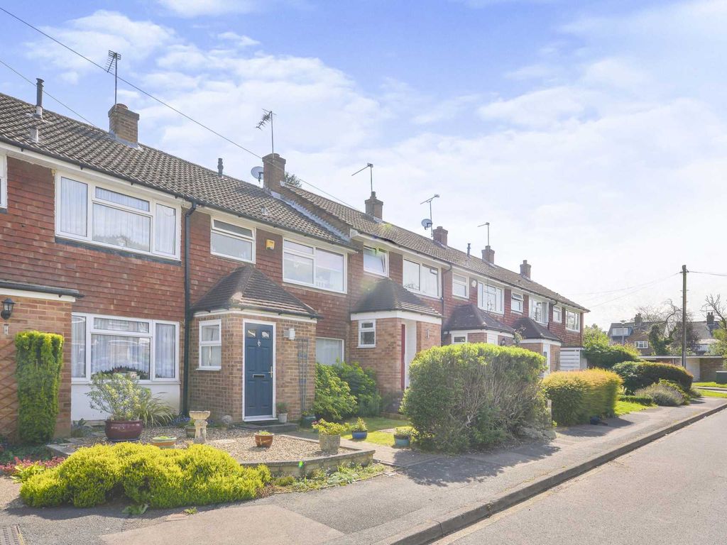 3 bed terraced house for sale in Meadow Drive, Amersham HP6 Zoopla