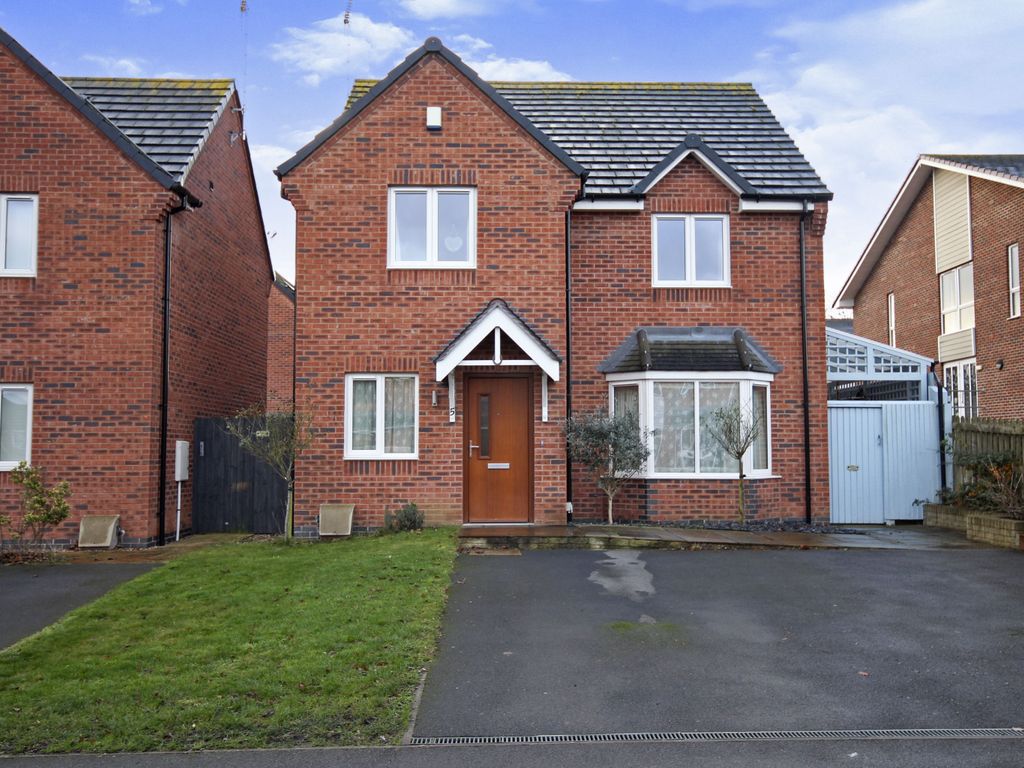 4 bed detached house for sale in Gleave Road, Whitnash, Leamington Spa