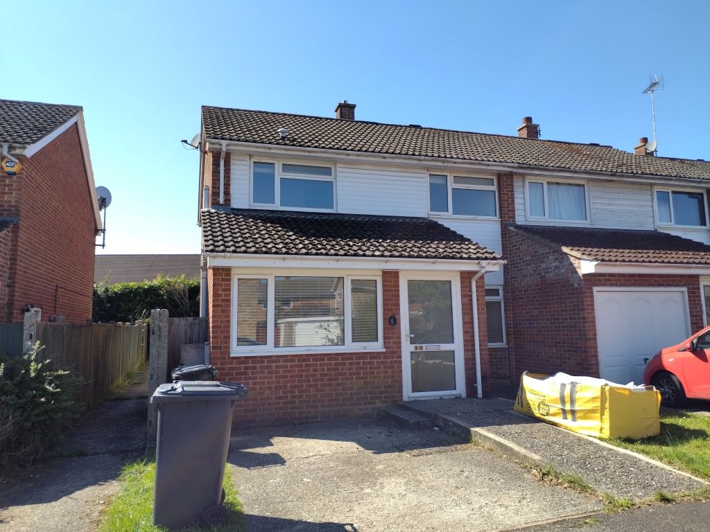 3 bed semidetached house to rent in Allen Close, Kings Furlong