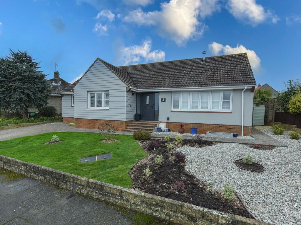 3 bed detached bungalow for sale in Gregory Close, Ryde PO33, £540,000