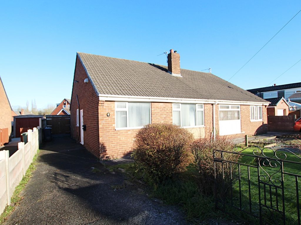 2 bed semidetached bungalow for sale in Ruskin Crescent, Abram, Wigan