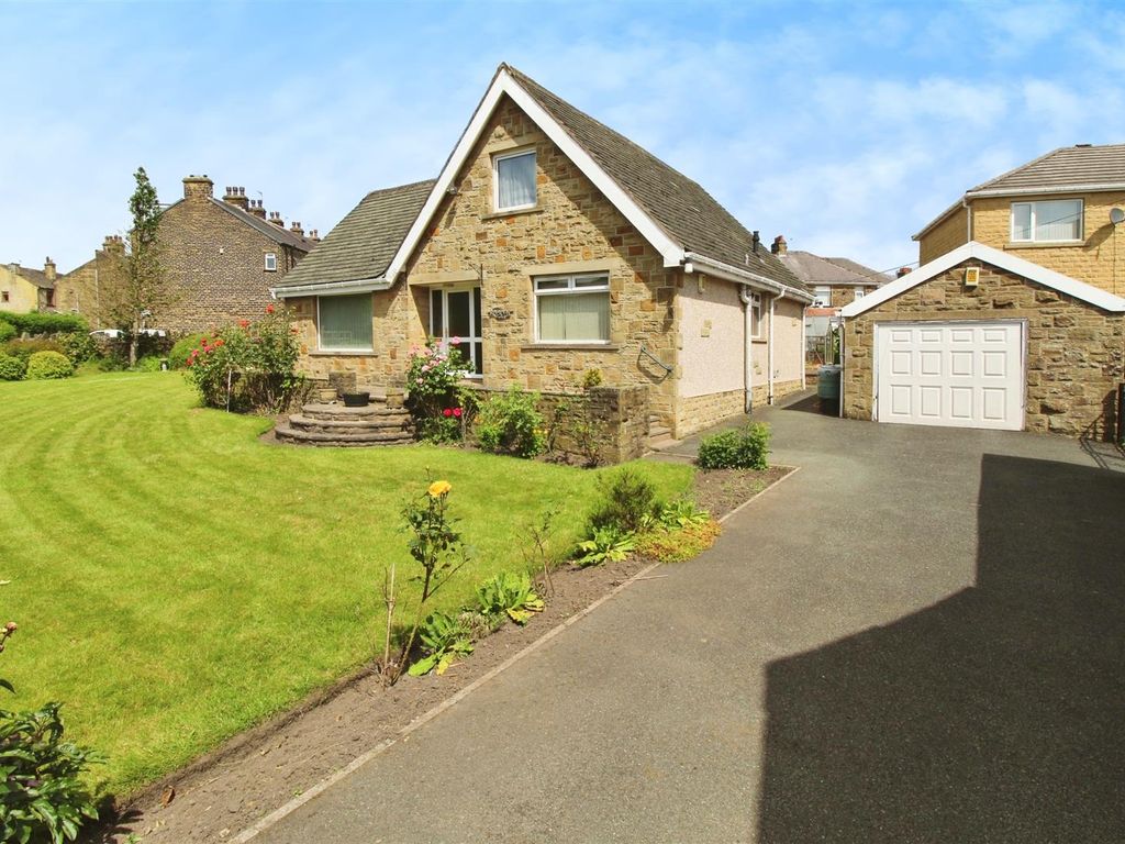 3 bed detached bungalow for sale in Beacon Road, Bradford BD6, £280,000
