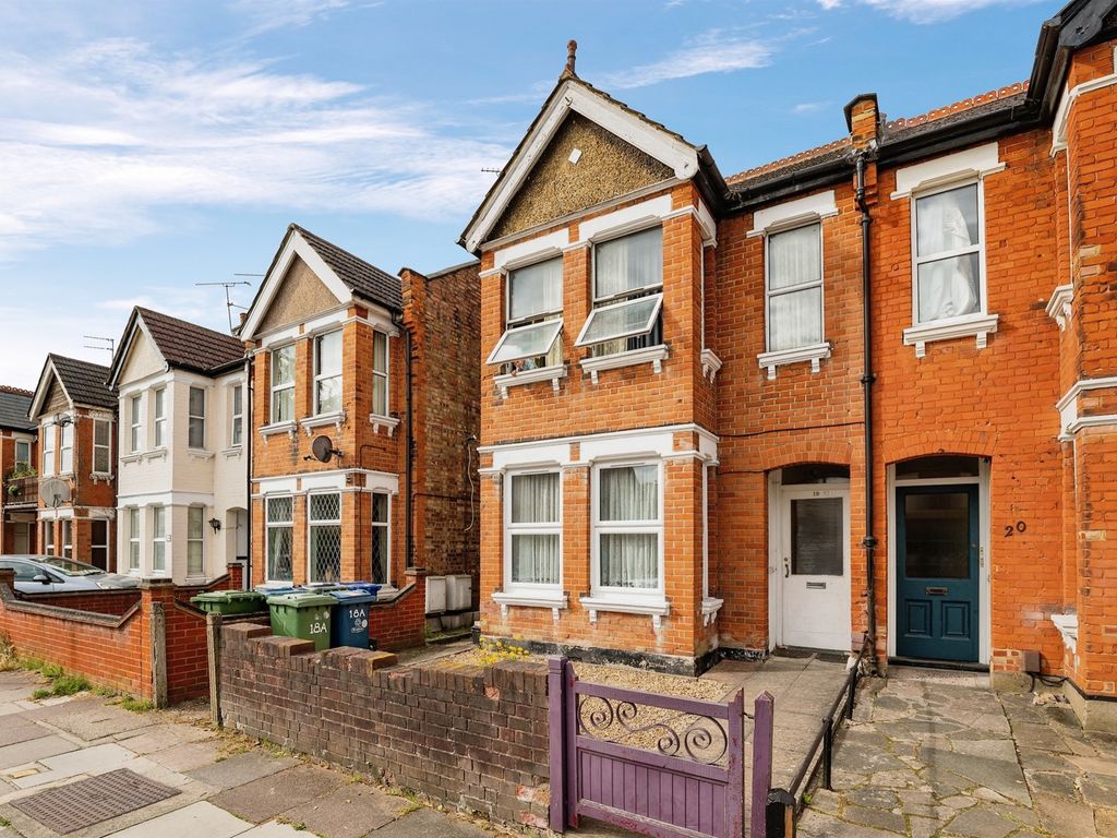 2 bed flat for sale in Radnor Road, HarrowOnTheHill, Harrow HA1, £425,000 Zoopla